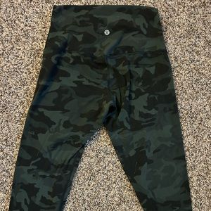 (DISCONTINUED) Lululemon Align High-rise Pant 25” Camo size 4 (NO TAG)
